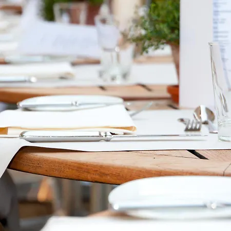 Hotel Der Gruene Baum 2*