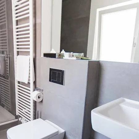 Hotel Der Gruene Baum 2*