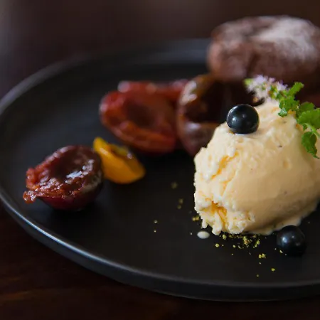 Der Gruene Baum מלון 2*