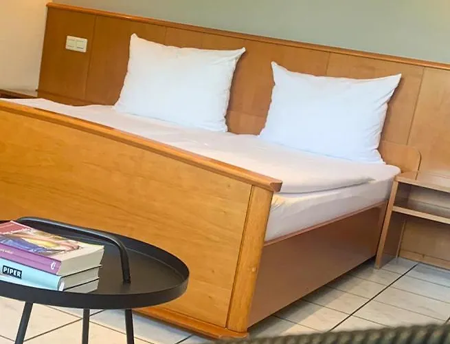 Hotel Der Grüne Baum 2*